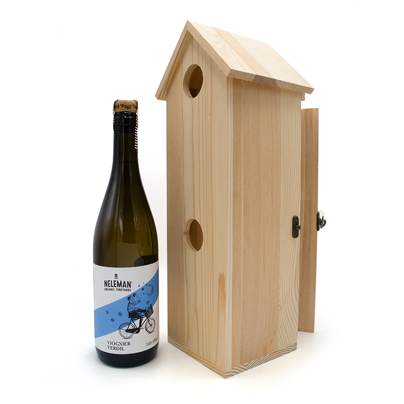 Birdhouse with wine