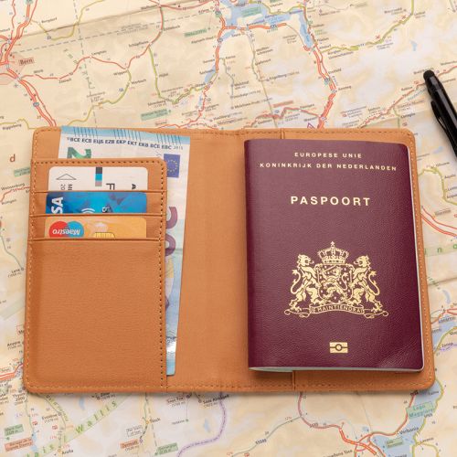 Cork passport holder - Image 6